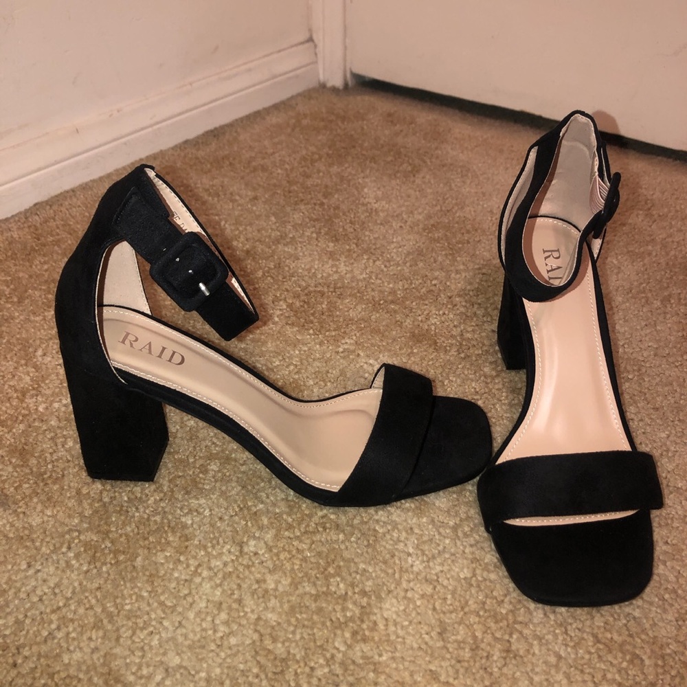 Raid wide for square toe block heeled pumps.